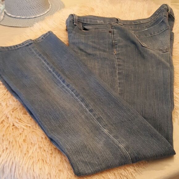 Old Navy distress The Sweetheart Jean - Picture 1 of 8